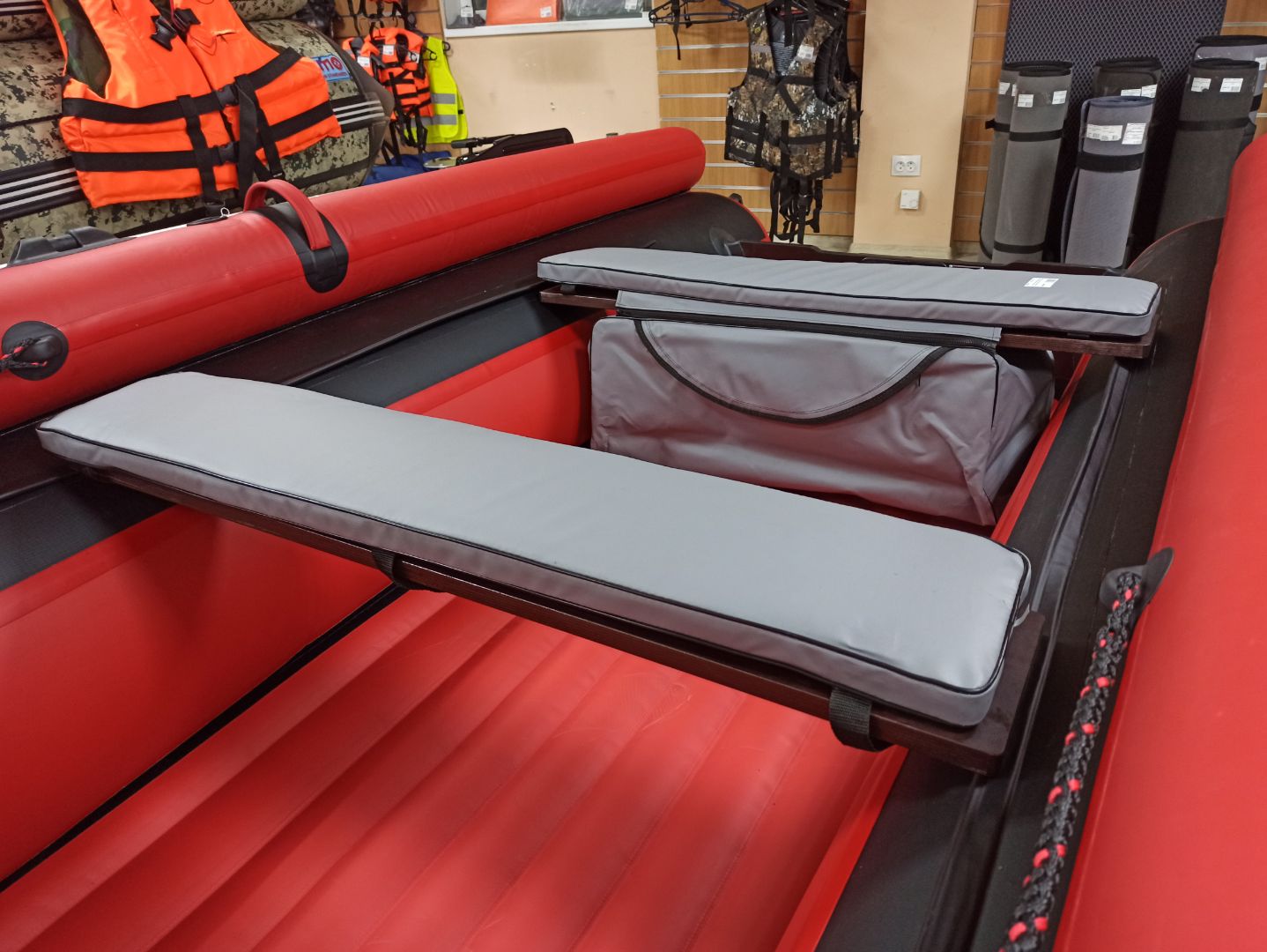 КОМПЛЕКТ МЯГКИХ НАКЛАДОК С СУМКОЙ ДЛЯ ЛОДОК 90Х20 СЕРЫЙ в Каменск-Уральском