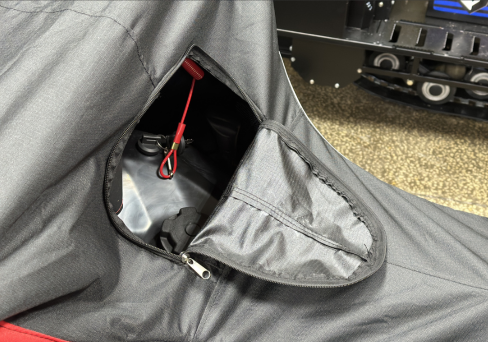 Чехол транспорт. снегохода IKUDZO HUNTER черно-красный Оксфорд ПРЕМИУМ качества с лого IKUDZO в Каменск-Уральском